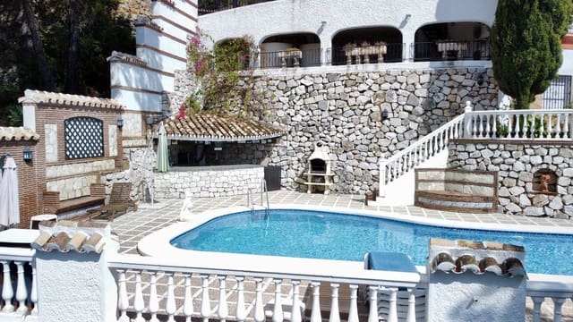 Chalet de 6 habitaciones en Mijas en venta con piscina garaje - 1.450.000 € (Ref: 8884070)