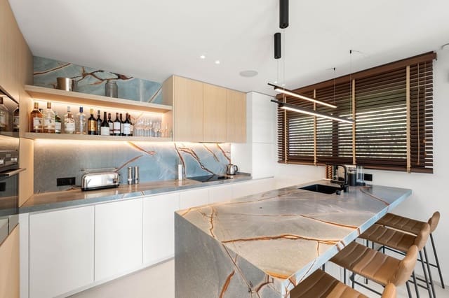 5 sovrum Villa till salu i El Paraiso, Estepona med pool garage - 3 390 000 € (Ref: 8887826)