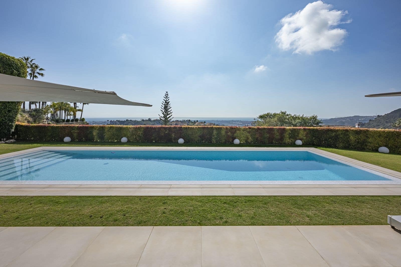 6 bedroom Villa for sale in Benahavis with pool garage - € 5,800,000 (Ref: 8887827)