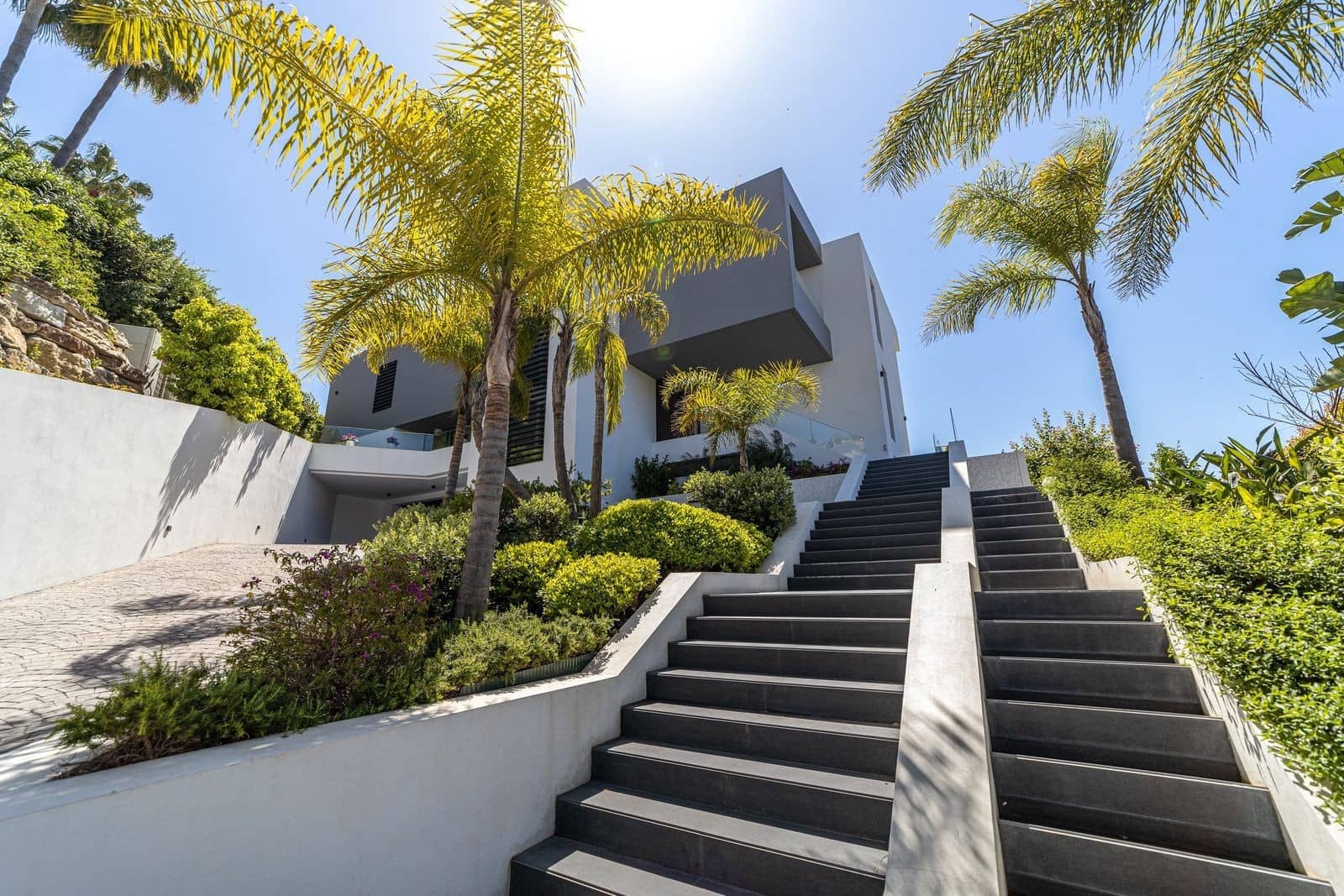 6 bedroom Villa for sale in Benahavis with pool garage - € 5,800,000 (Ref: 8887827)