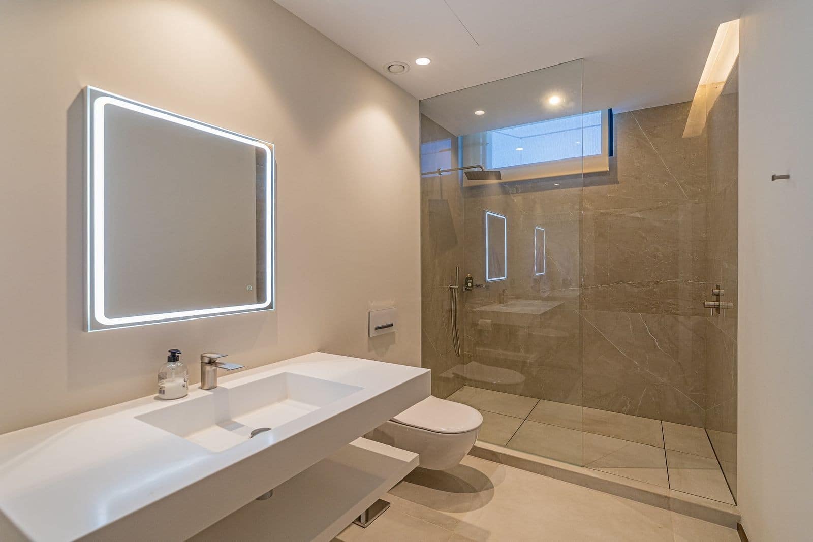 6 bedroom Villa for sale in Benahavis with pool garage - € 5,800,000 (Ref: 8887827)