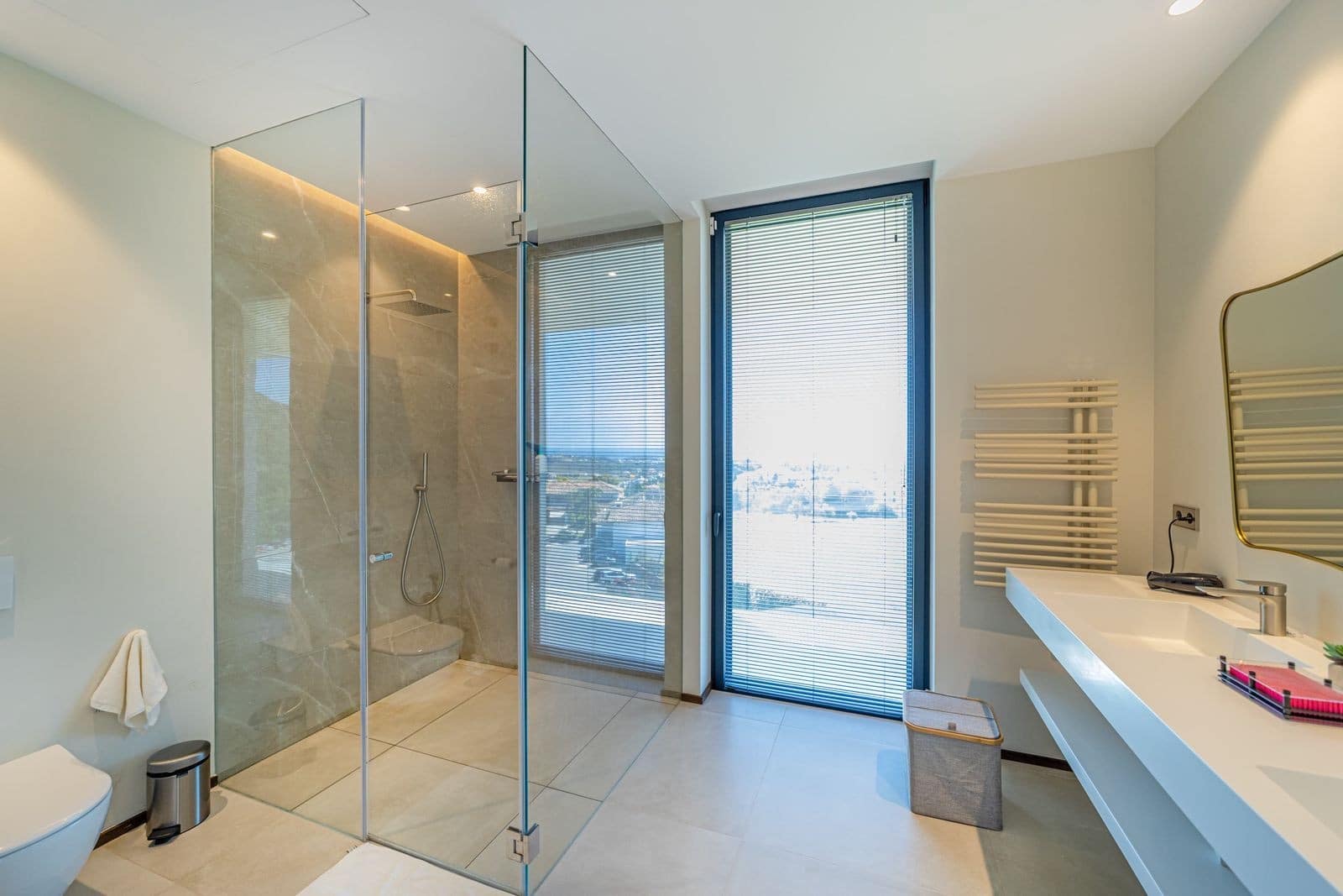 6 bedroom Villa for sale in Benahavis with pool garage - € 5,800,000 (Ref: 8887827)