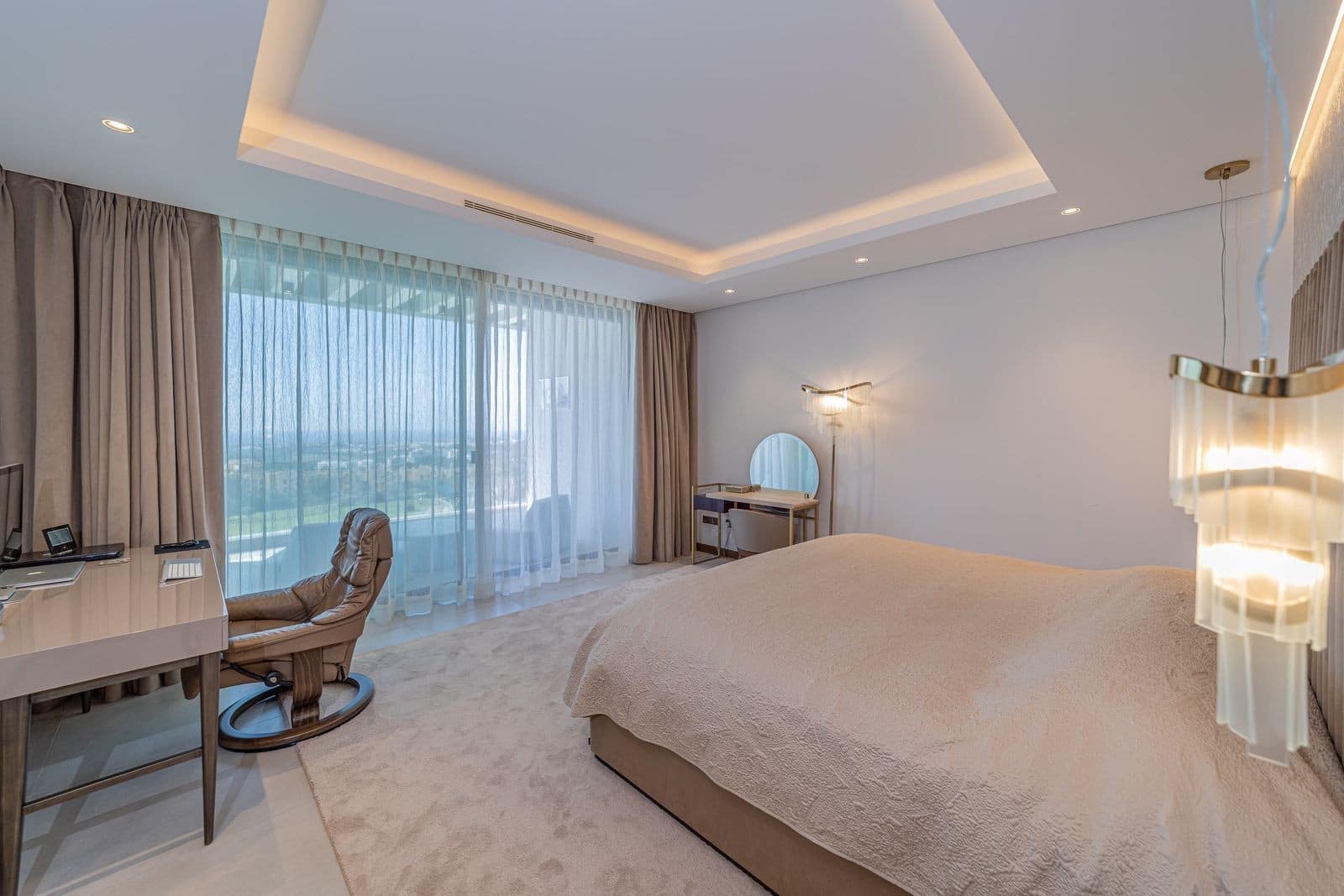 6 bedroom Villa for sale in Benahavis with pool garage - € 5,800,000 (Ref: 8887827)