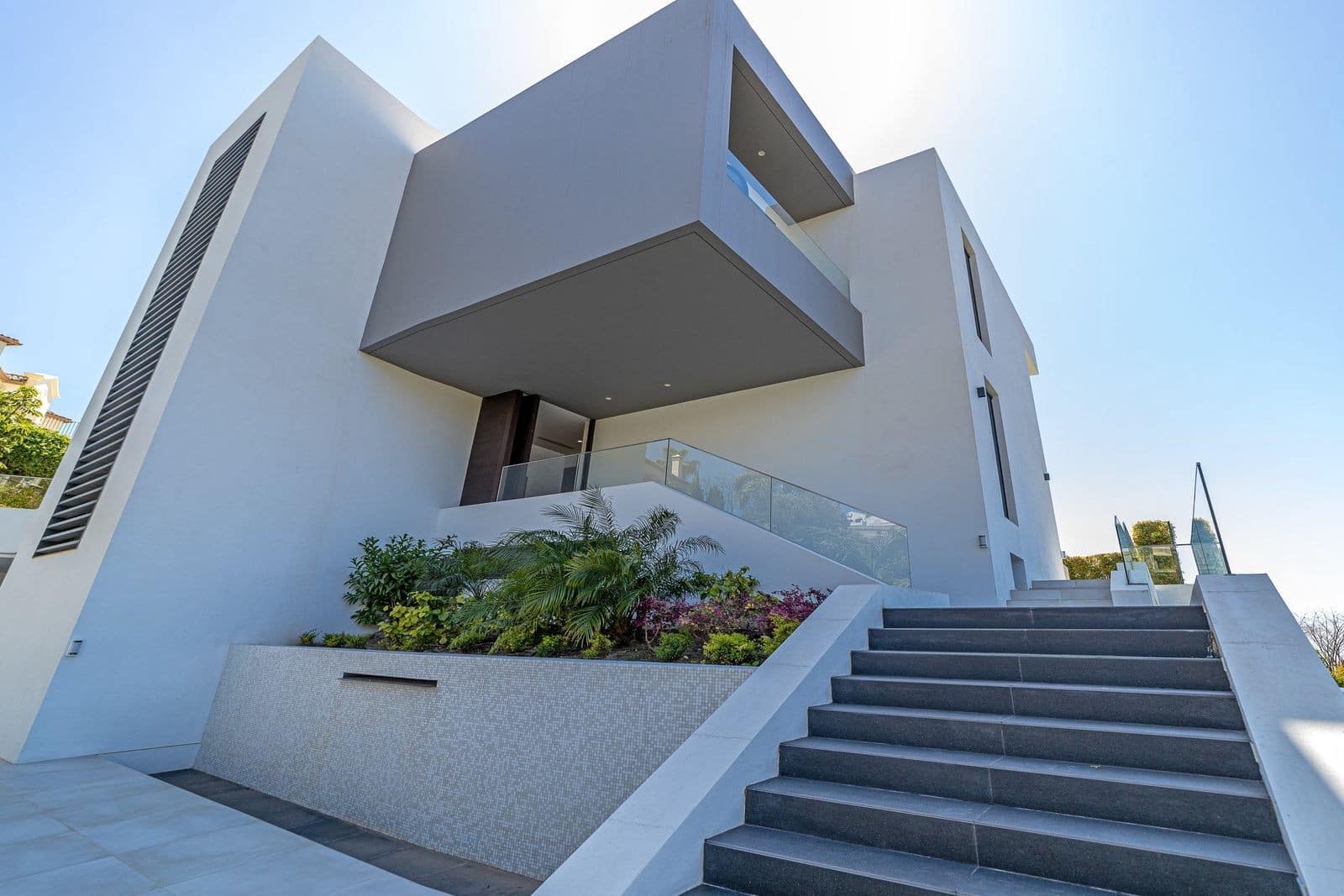 6 bedroom Villa for sale in Benahavis with pool garage - € 5,800,000 (Ref: 8887827)