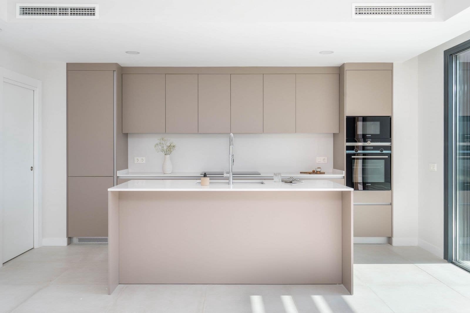 3 soveværelse Byhus til salg i El Chaparral med swimmingpool garage - € 850.000 (Ref: 8887828)