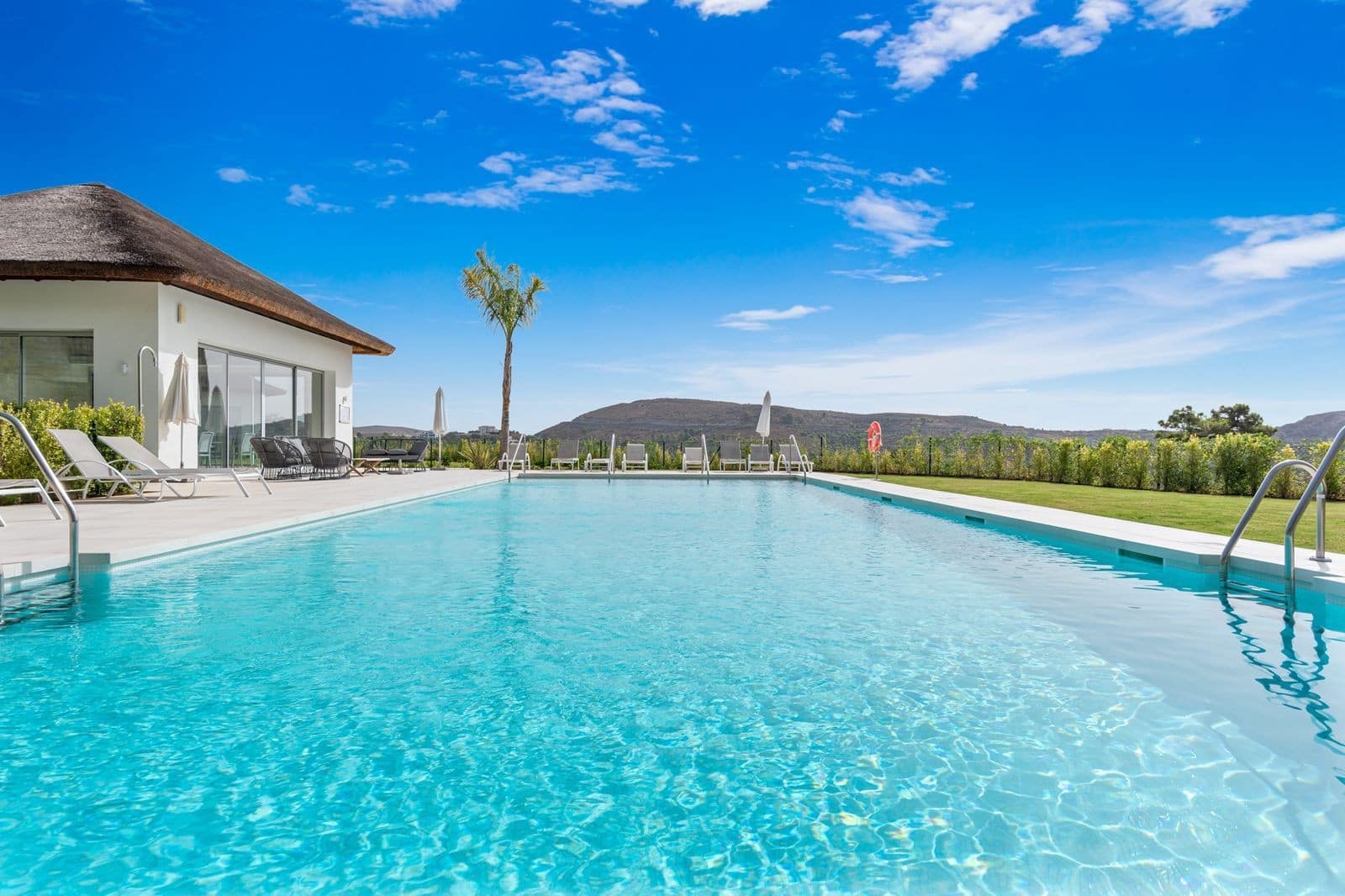 3 bedroom Apartment for sale in Benahavis with pool garage - € 990,000 (Ref: 8892824)