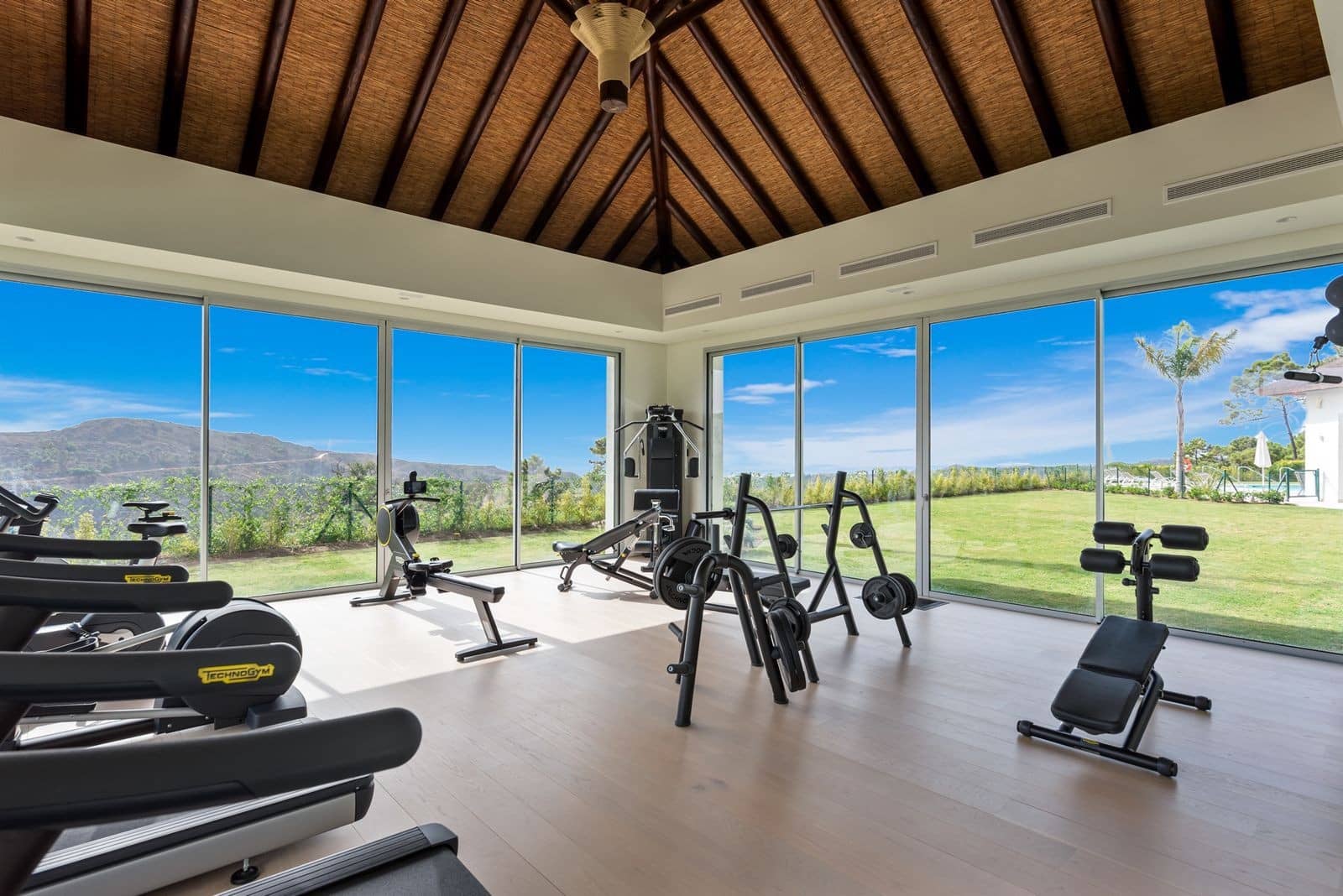 3 bedroom Apartment for sale in Benahavis with pool garage - € 990,000 (Ref: 8892824)