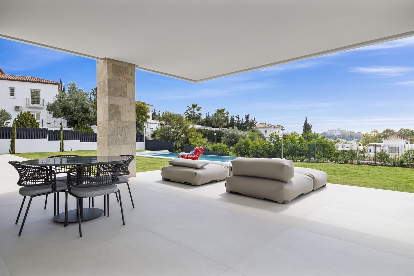 4 bedroom Villa for sale in Benahavis with pool garage - € 3,485,000 (Ref: 8899921)