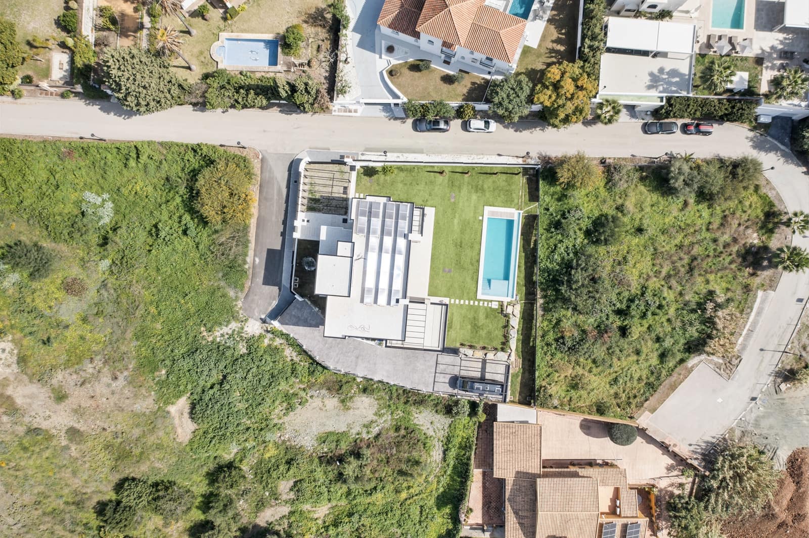 4 bedroom Villa for sale in Benahavis with pool garage - € 3,485,000 (Ref: 8899921)