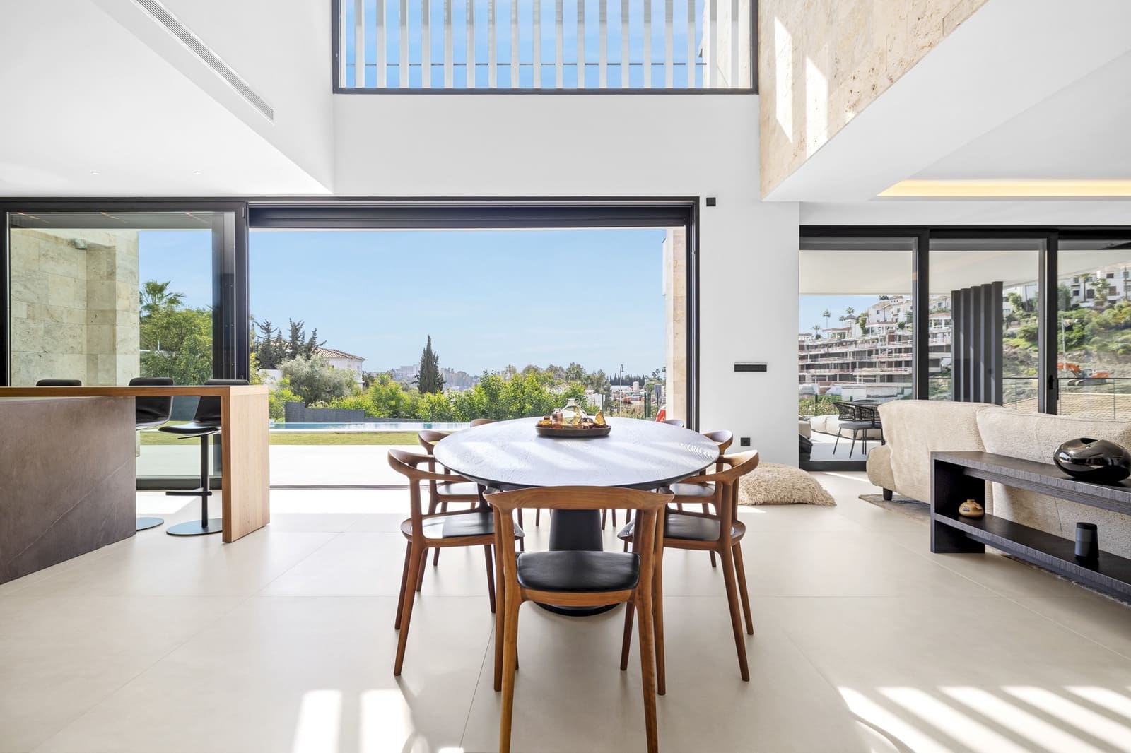 4 bedroom Villa for sale in Benahavis with pool garage - € 3,485,000 (Ref: 8899921)