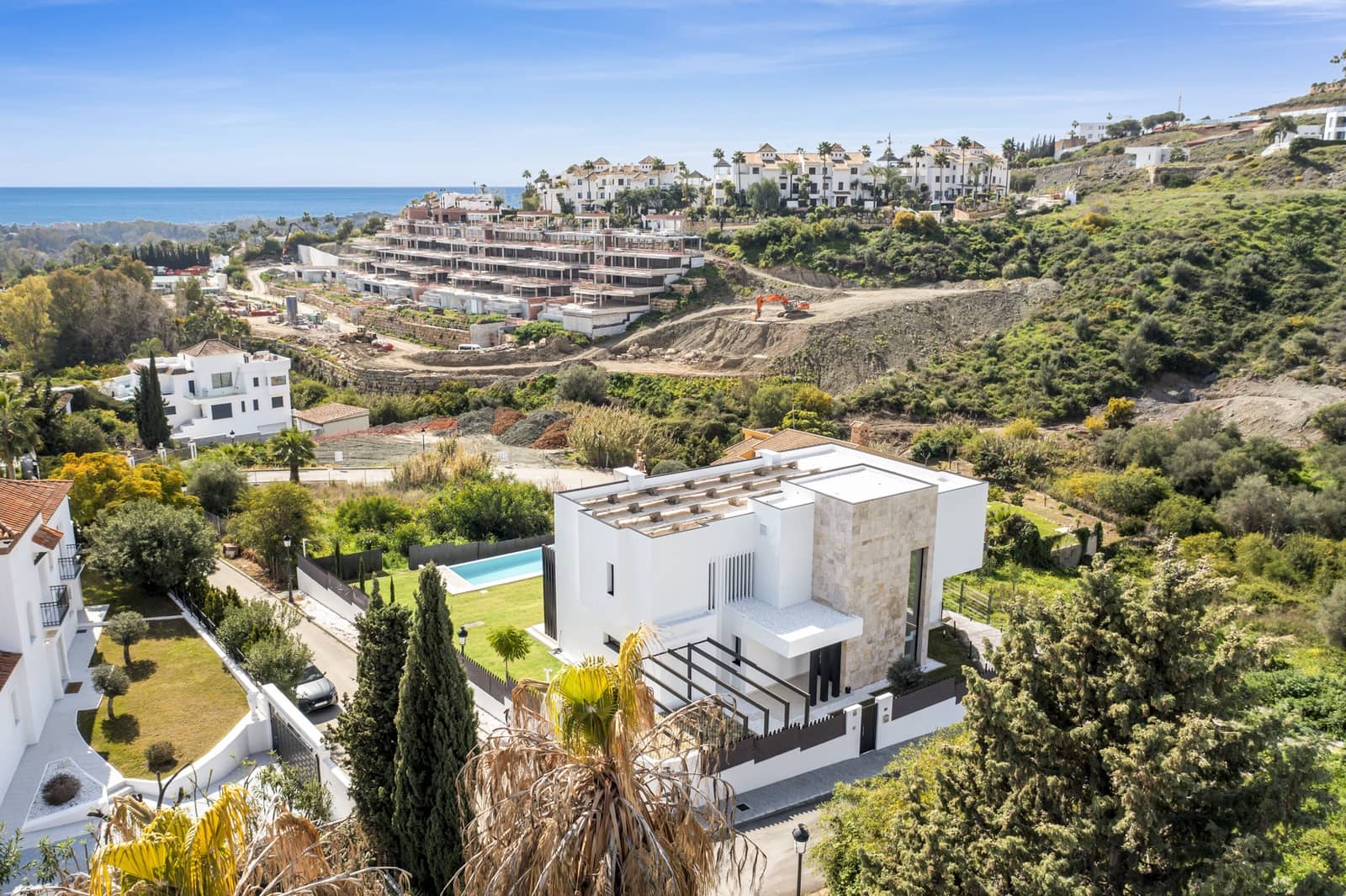 4 bedroom Villa for sale in Benahavis with pool garage - € 3,485,000 (Ref: 8899921)