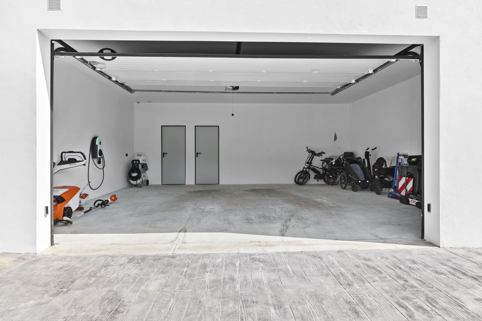 4 bedroom Villa for sale in Benahavis with pool garage - € 3,485,000 (Ref: 8899921)