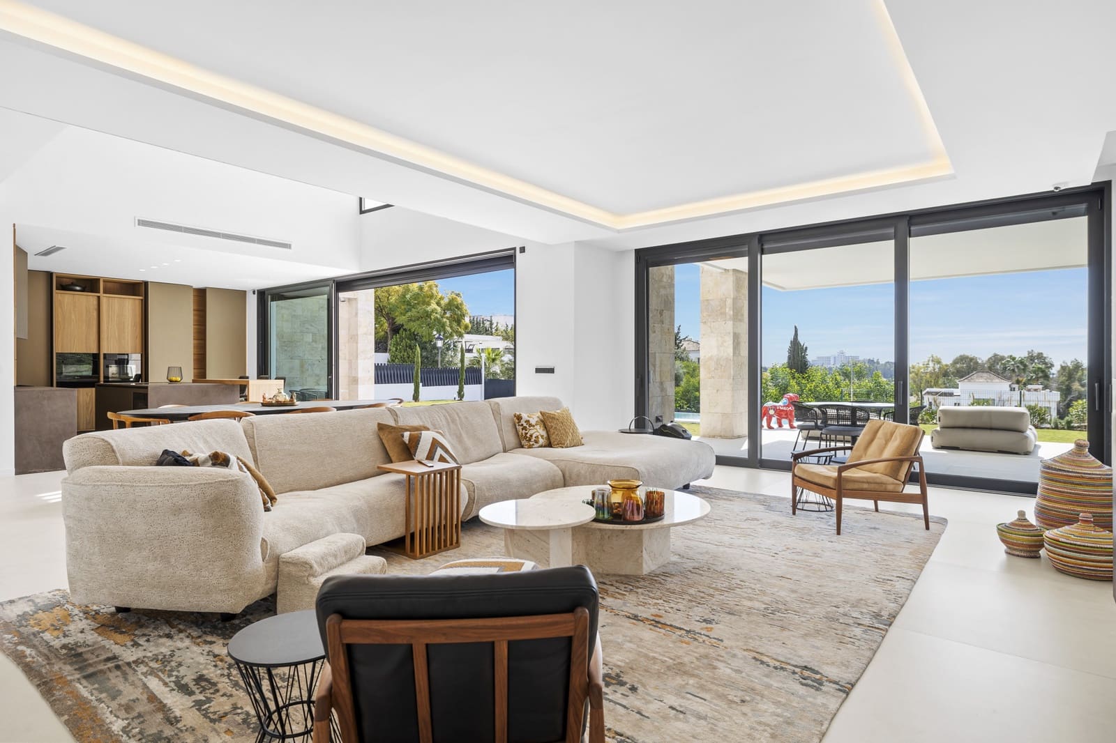 4 bedroom Villa for sale in Benahavis with pool garage - € 3,485,000 (Ref: 8899921)