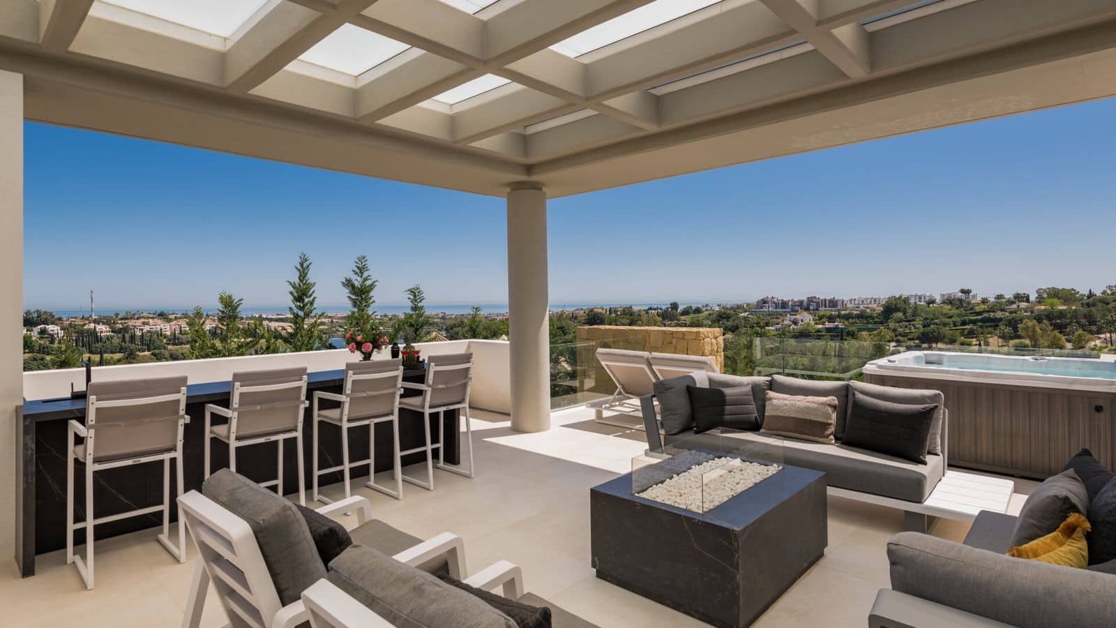 5 bedroom Villa for sale in Benahavis with pool garage - € 6,250,000 (Ref: 8902076)