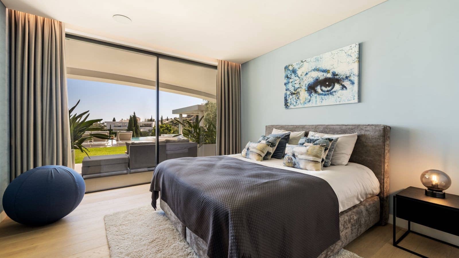 5 bedroom Villa for sale in Benahavis with pool garage - € 6,250,000 (Ref: 8902076)