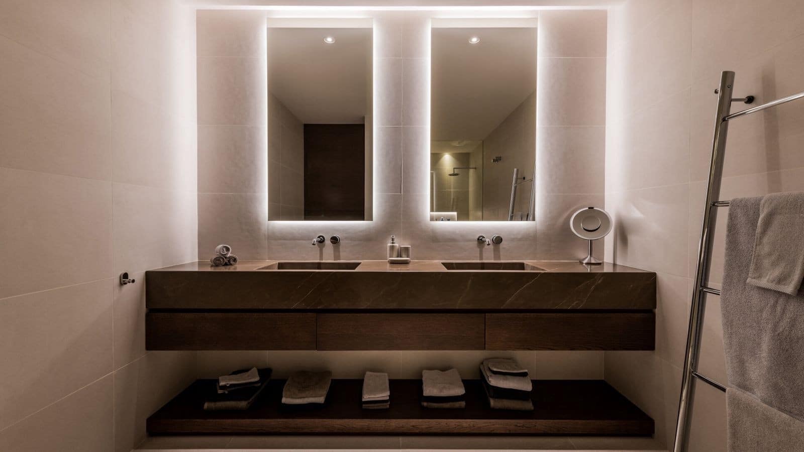 5 bedroom Villa for sale in Benahavis with pool garage - € 6,250,000 (Ref: 8902076)