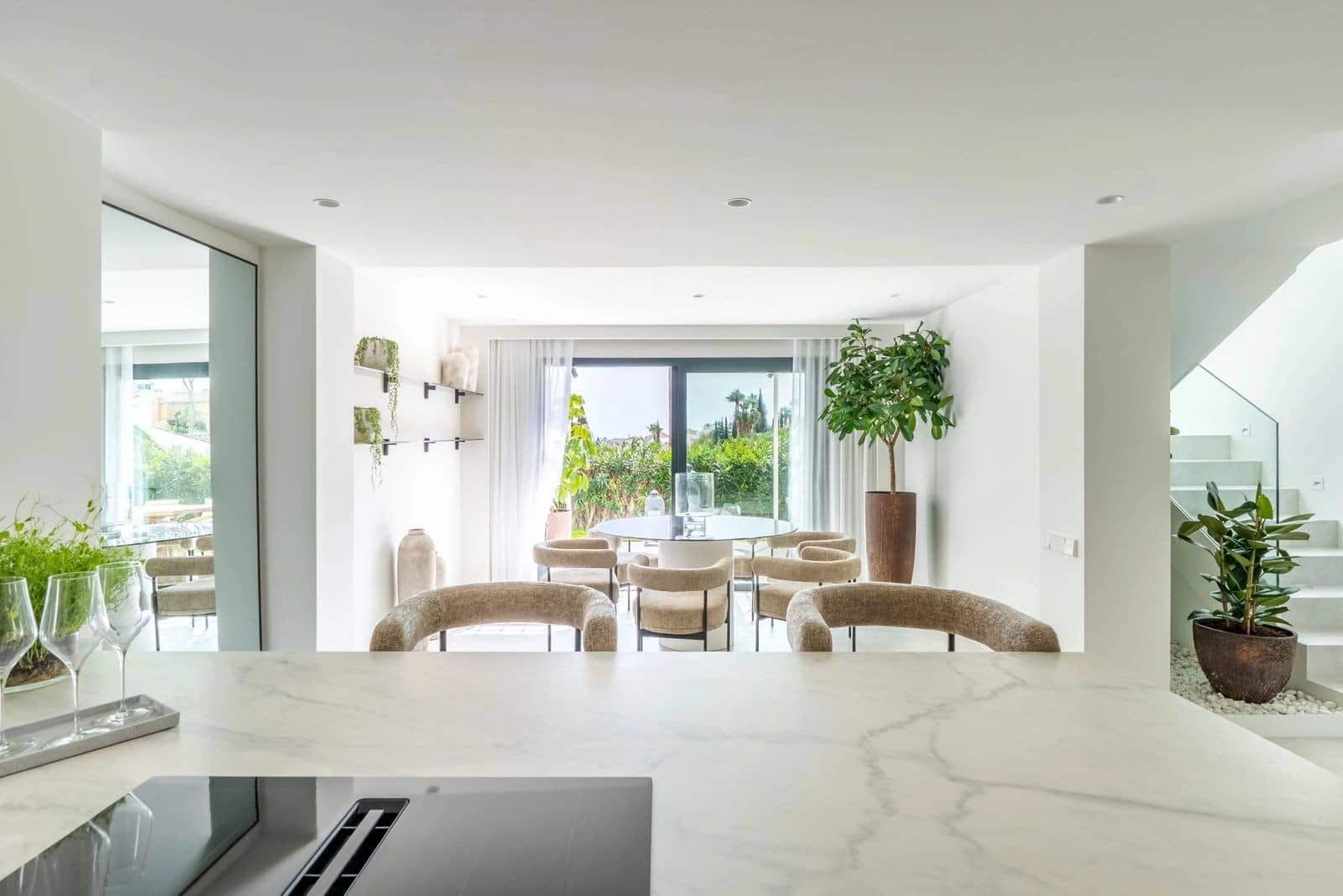 4 bedroom Villa for sale in Nueva Andalucia with pool garage - € 2,950,000 (Ref: 8902084)