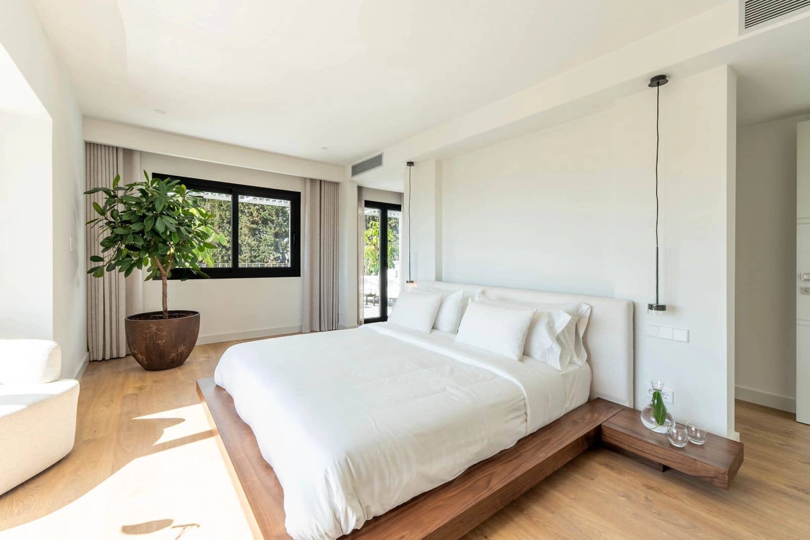 4 bedroom Villa for sale in Nueva Andalucia with pool garage - € 2,950,000 (Ref: 8902084)