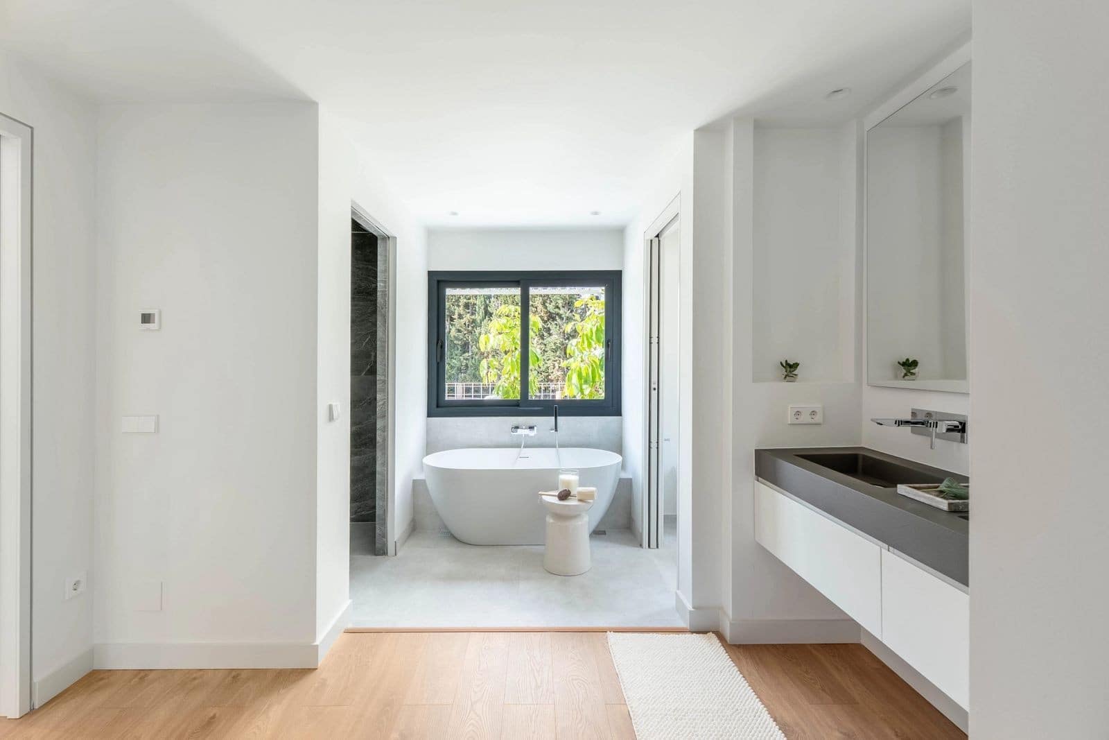 4 bedroom Villa for sale in Nueva Andalucia with pool garage - € 2,950,000 (Ref: 8902084)