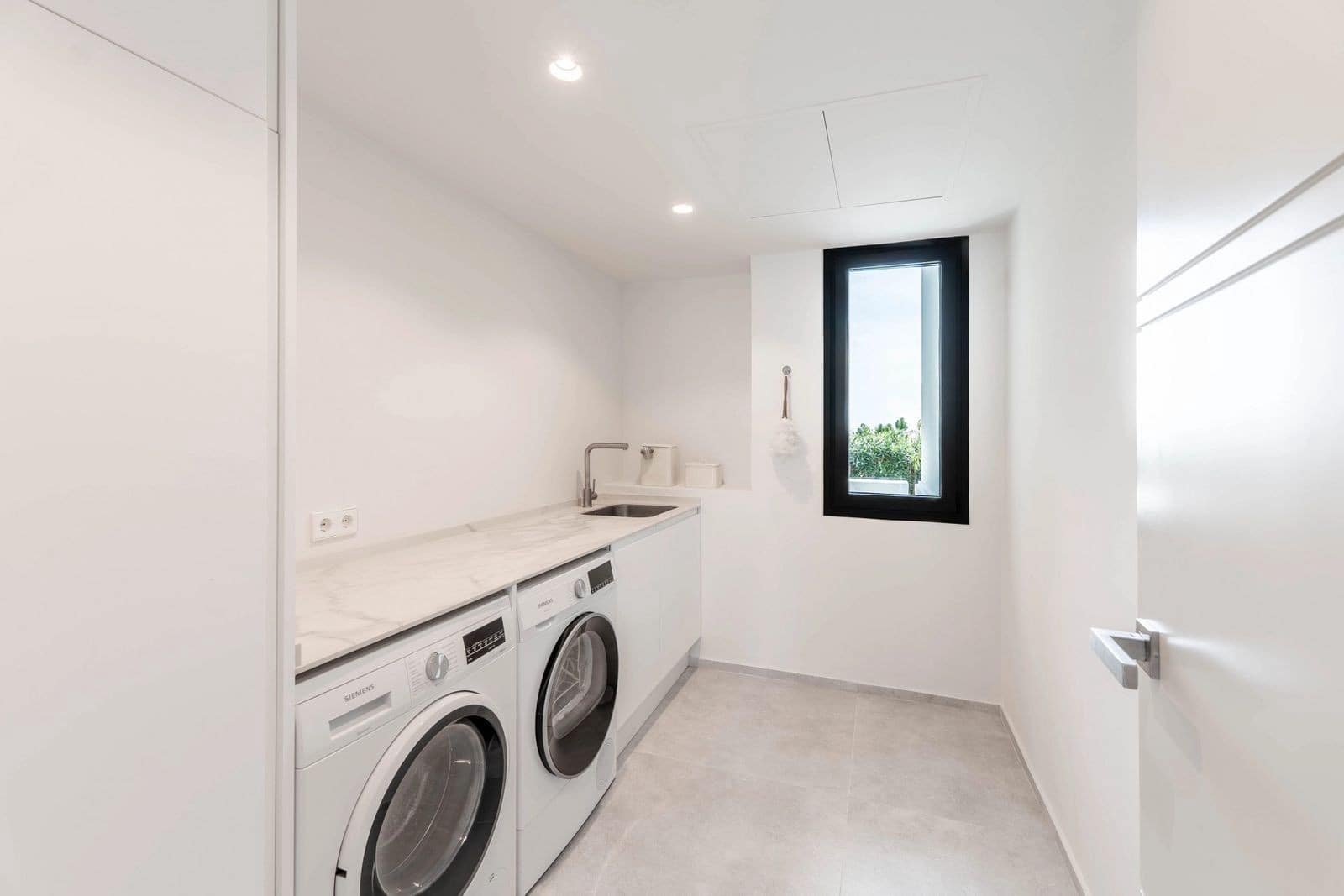 4 bedroom Villa for sale in Nueva Andalucia with pool garage - € 2,950,000 (Ref: 8902084)