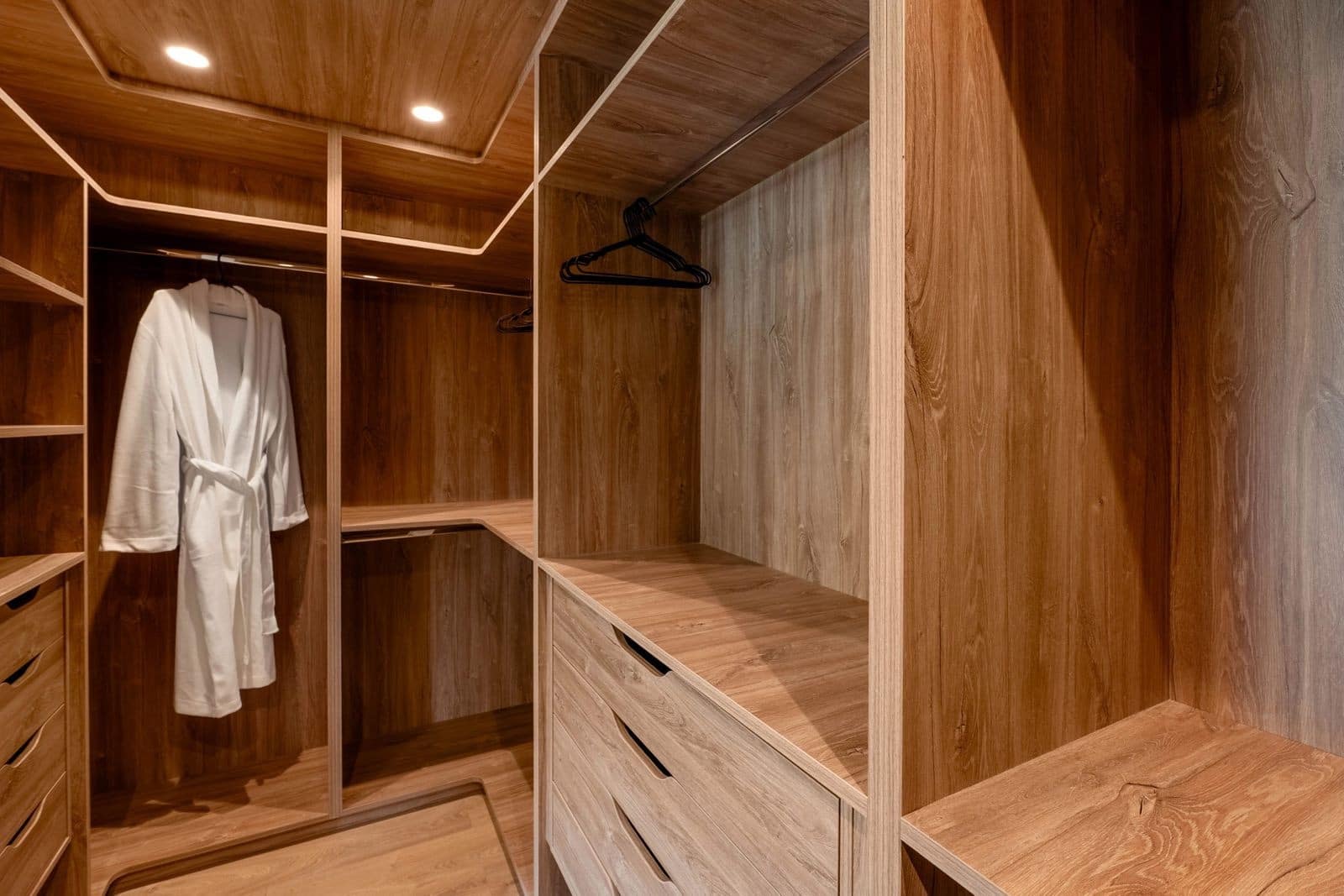 4 bedroom Villa for sale in Nueva Andalucia with pool garage - € 2,950,000 (Ref: 8902084)