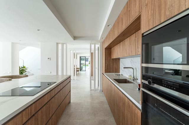 4 sovrum Villa till salu i Nueva Andalucia, Marbella med pool garage - 2 950 000 € (Ref: 8902084)