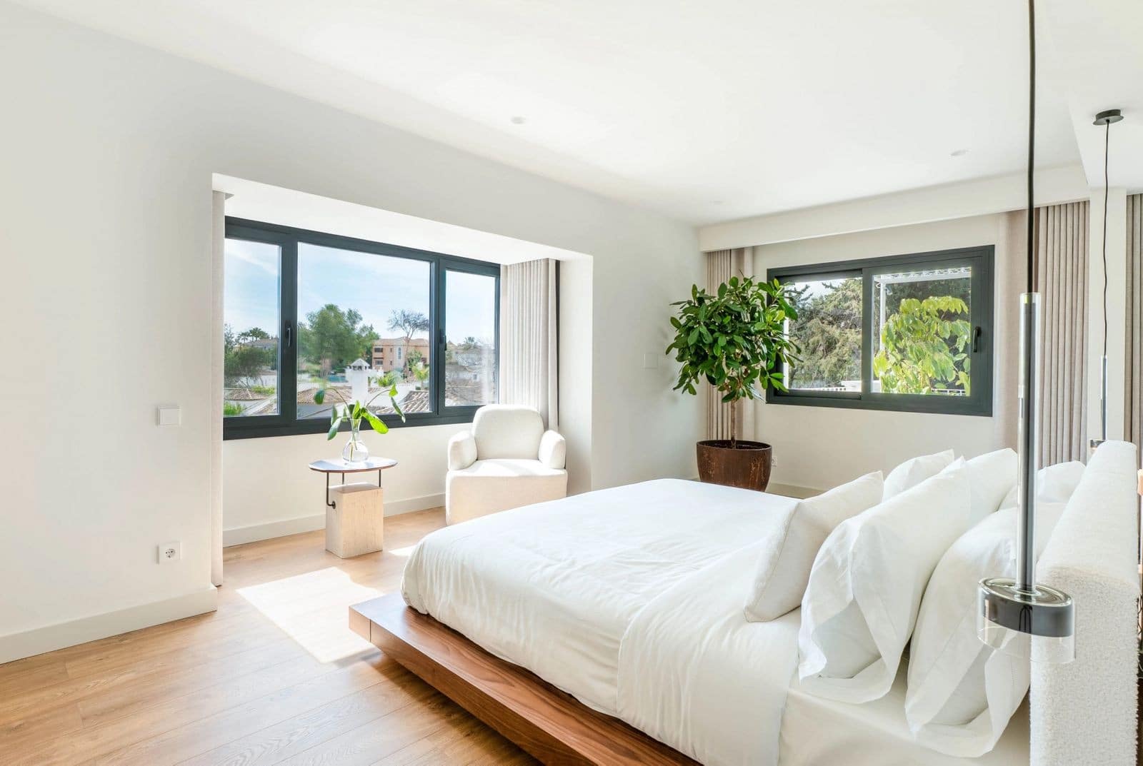 4 bedroom Villa for sale in Nueva Andalucia with pool garage - € 2,950,000 (Ref: 8902084)