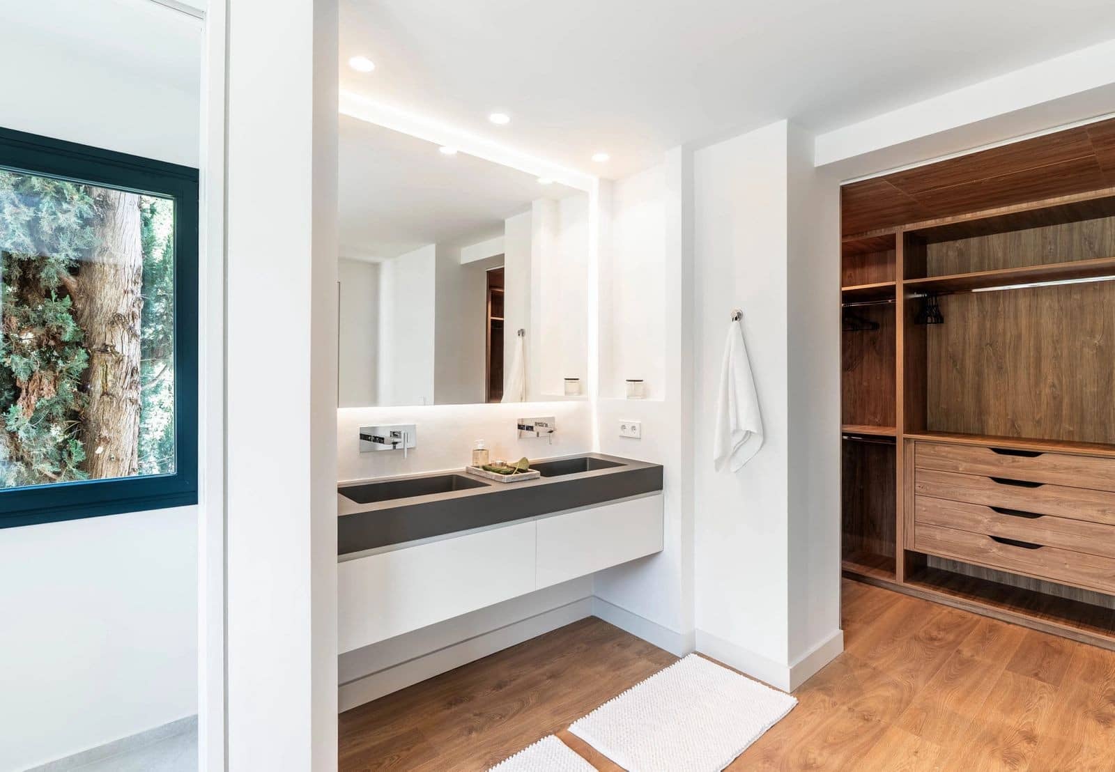 4 bedroom Villa for sale in Nueva Andalucia with pool garage - € 2,950,000 (Ref: 8902084)