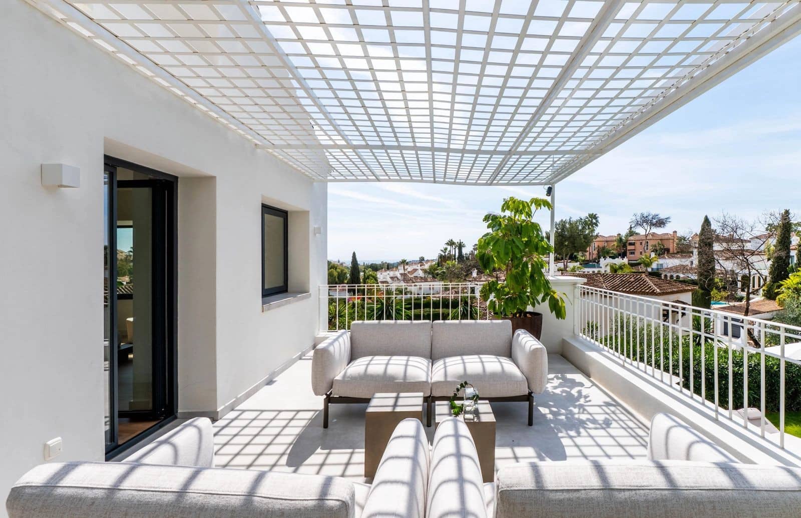 4 bedroom Villa for sale in Nueva Andalucia with pool garage - € 2,950,000 (Ref: 8902084)