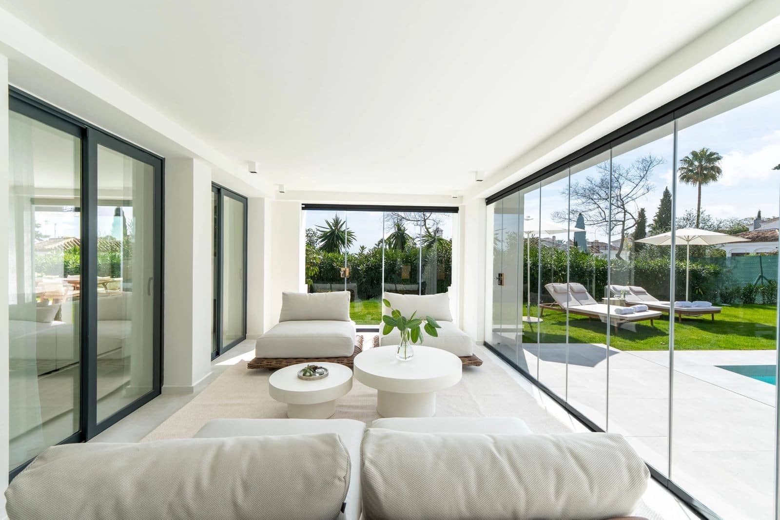 4 bedroom Villa for sale in Nueva Andalucia with pool garage - € 2,950,000 (Ref: 8902084)