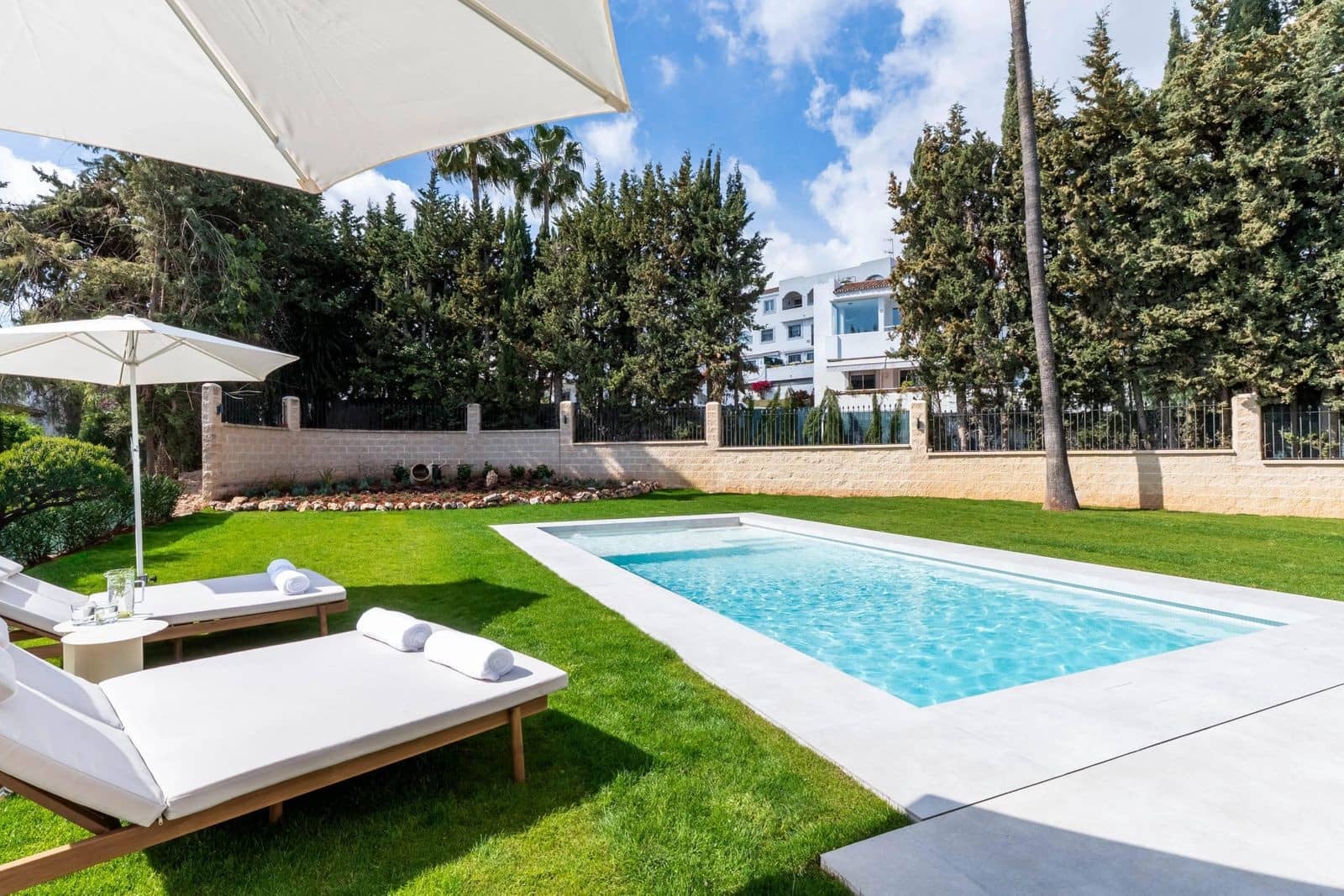 4 bedroom Villa for sale in Nueva Andalucia with pool garage - € 2,950,000 (Ref: 8902084)