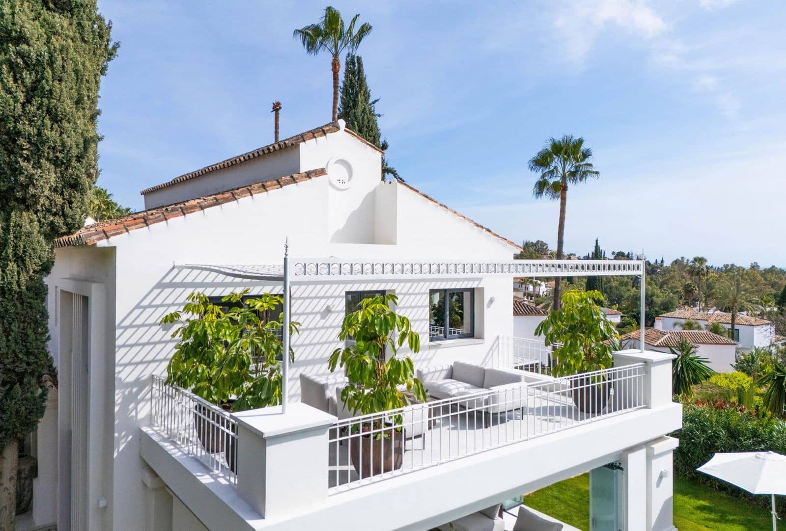 4 bedroom Villa for sale in Nueva Andalucia with pool garage - € 2,950,000 (Ref: 8902084)