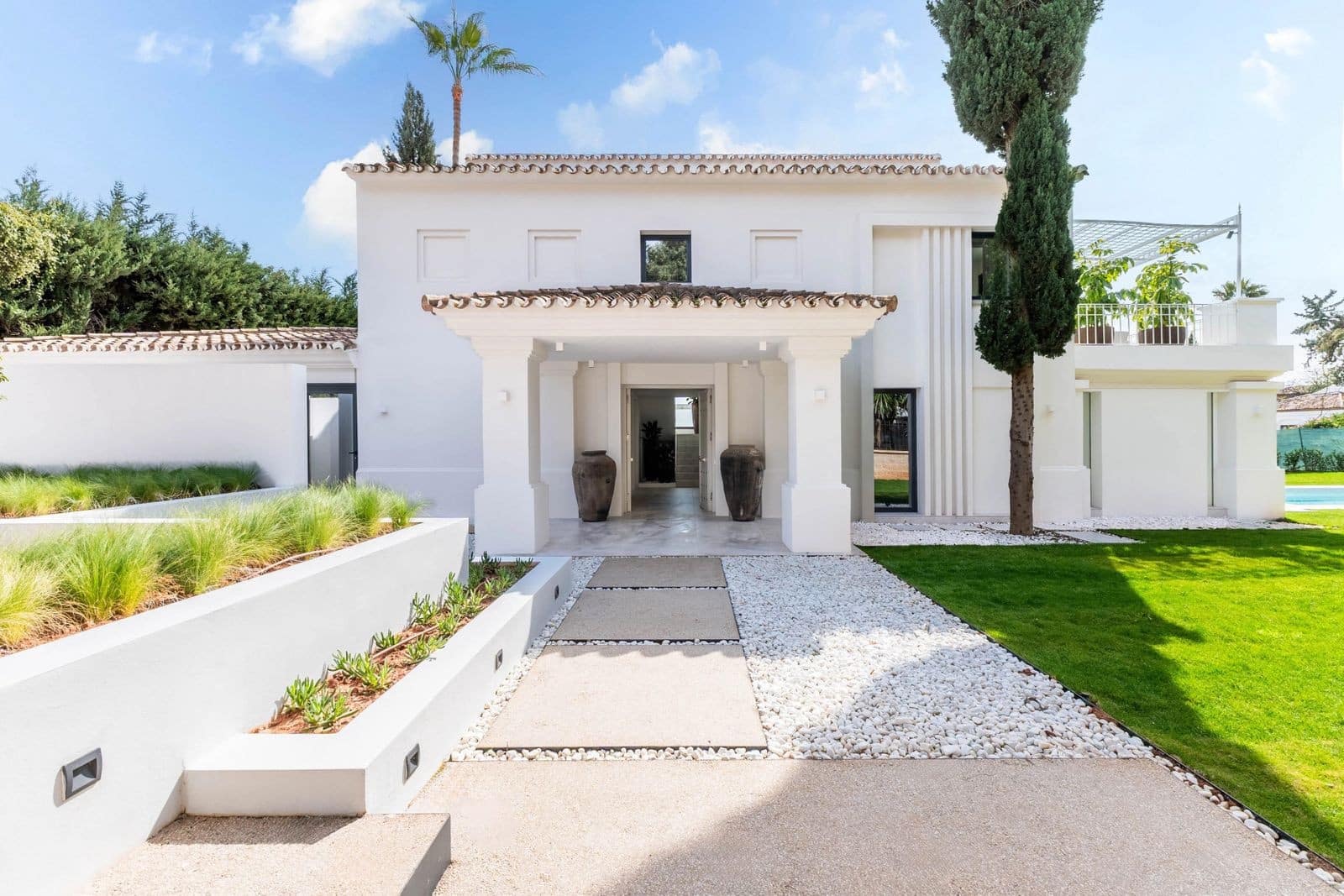 4 bedroom Villa for sale in Nueva Andalucia with pool garage - € 2,950,000 (Ref: 8902084)