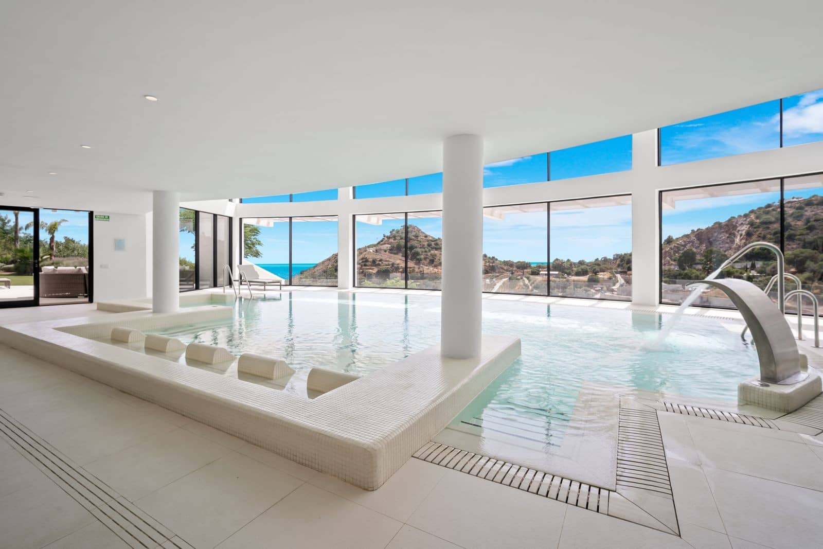 3 sypialnia Penthouse na sprzedaż w Marbella z basenem garażem - 1 595 000 € (Ref: 8907404)