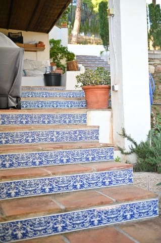 5 soverom Villa til salgs i Valtocado, Mijas med svømmebasseng garasje - € 950 000 (Ref: 8907407)