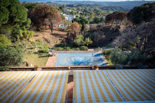 5 soverom Villa til salgs i Valtocado, Mijas med svømmebasseng garasje - € 950 000 (Ref: 8907407)