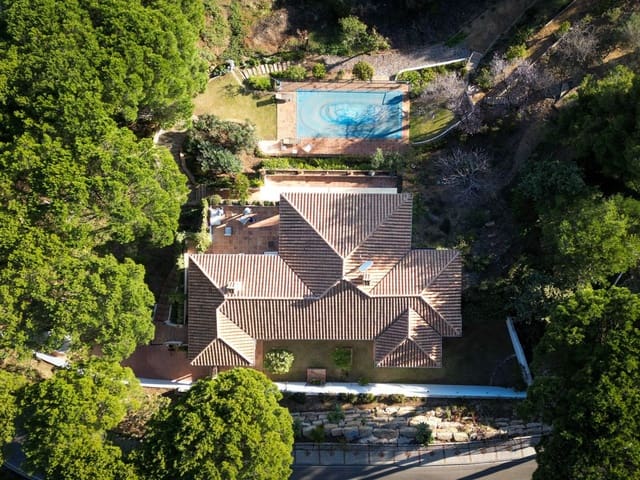 5 soverom Villa til salgs i Valtocado, Mijas med svømmebasseng garasje - € 950 000 (Ref: 8907407)