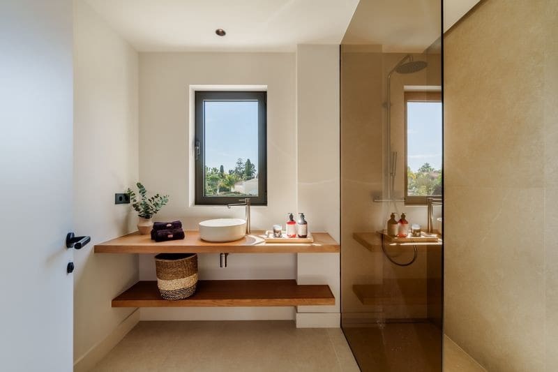 5 bedroom Villa for sale in Marbella with pool garage - € 3,800,000 (Ref: 8915324)