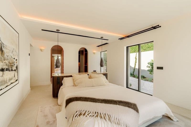 5 bedroom Villa for sale in Marbella with pool garage - € 3,800,000 (Ref: 8915324)