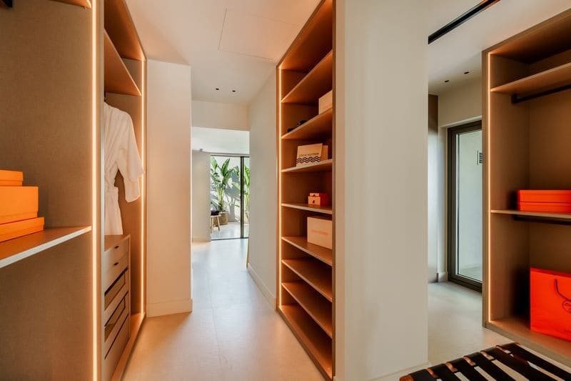 5 bedroom Villa for sale in Marbella with pool garage - € 3,800,000 (Ref: 8915324)