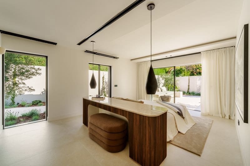 5 bedroom Villa for sale in Marbella with pool garage - € 3,800,000 (Ref: 8915324)