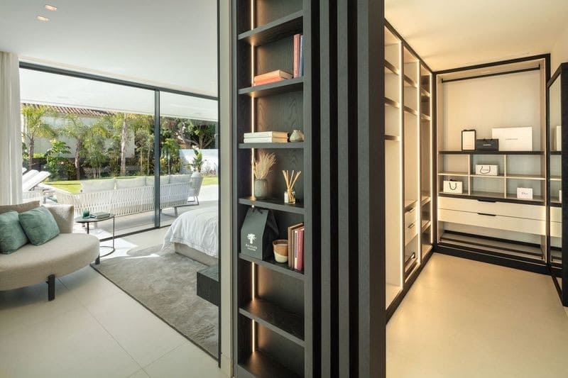 5 bedroom Villa for sale in Nueva Andalucia with pool garage - € 5,995,000 (Ref: 8915325)