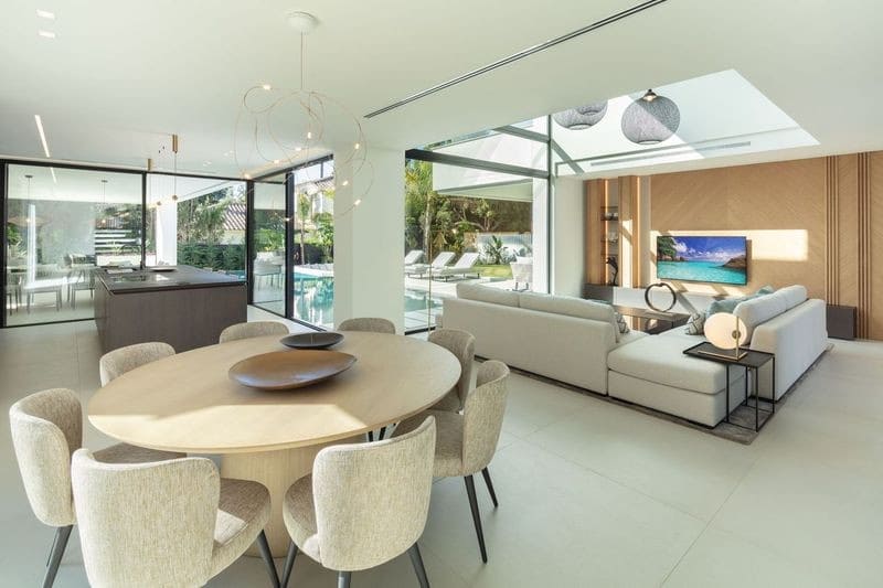 5 bedroom Villa for sale in Nueva Andalucia with pool garage - € 5,995,000 (Ref: 8915325)