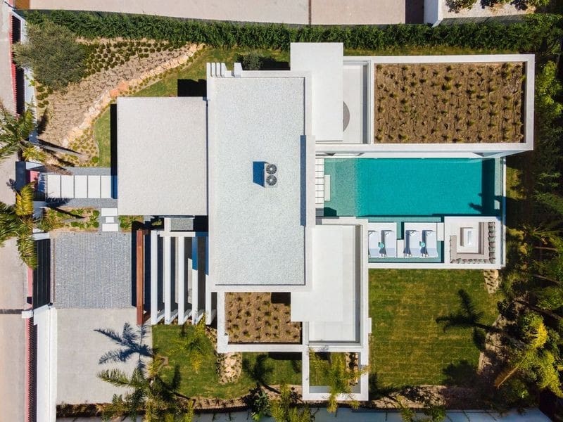 5 bedroom Villa for sale in Nueva Andalucia with pool garage - € 5,995,000 (Ref: 8915325)