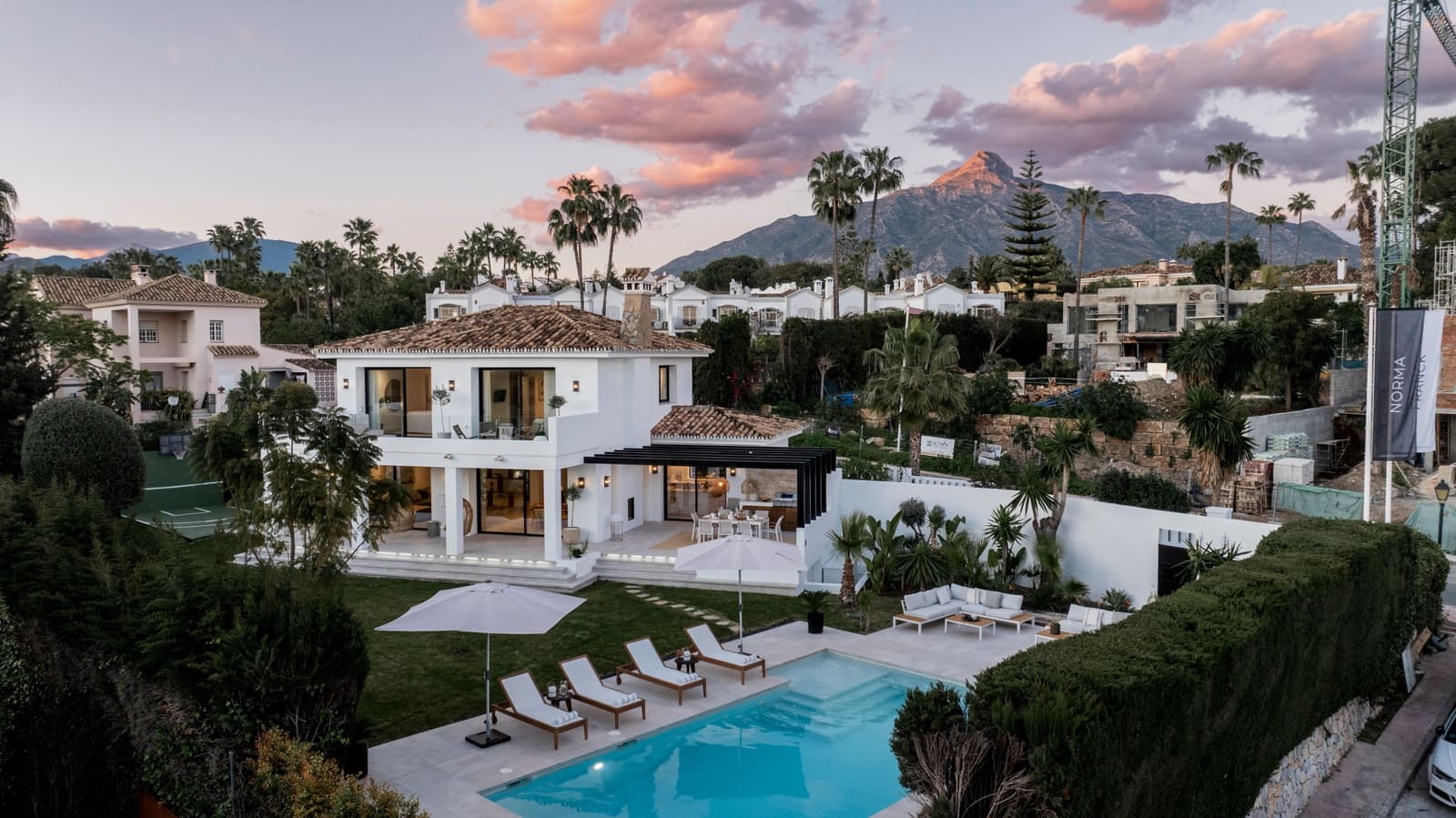 5 bedroom Villa for sale in Nueva Andalucia with pool garage - € 3,495,000 (Ref: 8924155)