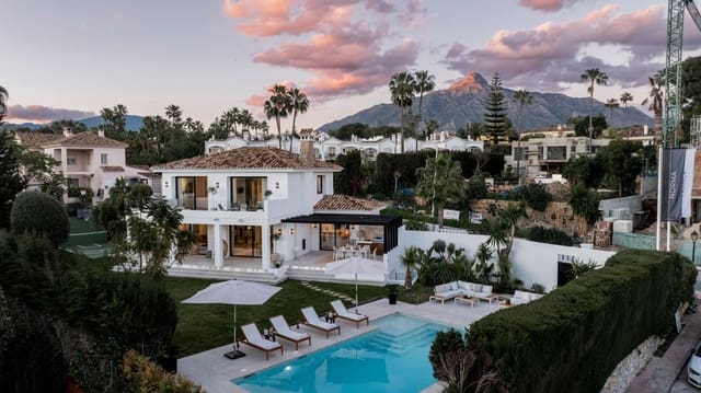 Chalet de 5 habitaciones en Nueva Andalucia, Marbella en venta con piscina garaje - 3.495.000 € (Ref: 8924155)