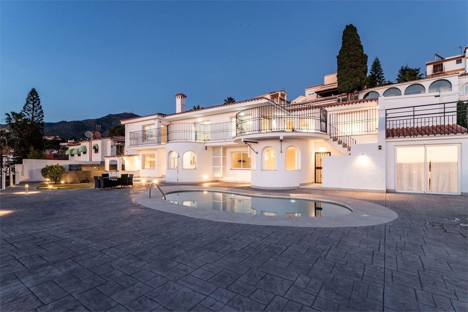 6 sypialnia Willa na sprzedaż w Fuengirola z basenem garażem - 1 785 000 € (Ref: 8926746)