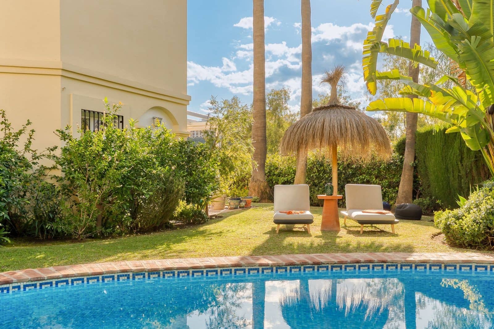 3 soveværelse Semi-Rækkehus til salg i La Quinta med swimmingpool garage - € 1.275.000 (Ref: 8926747)