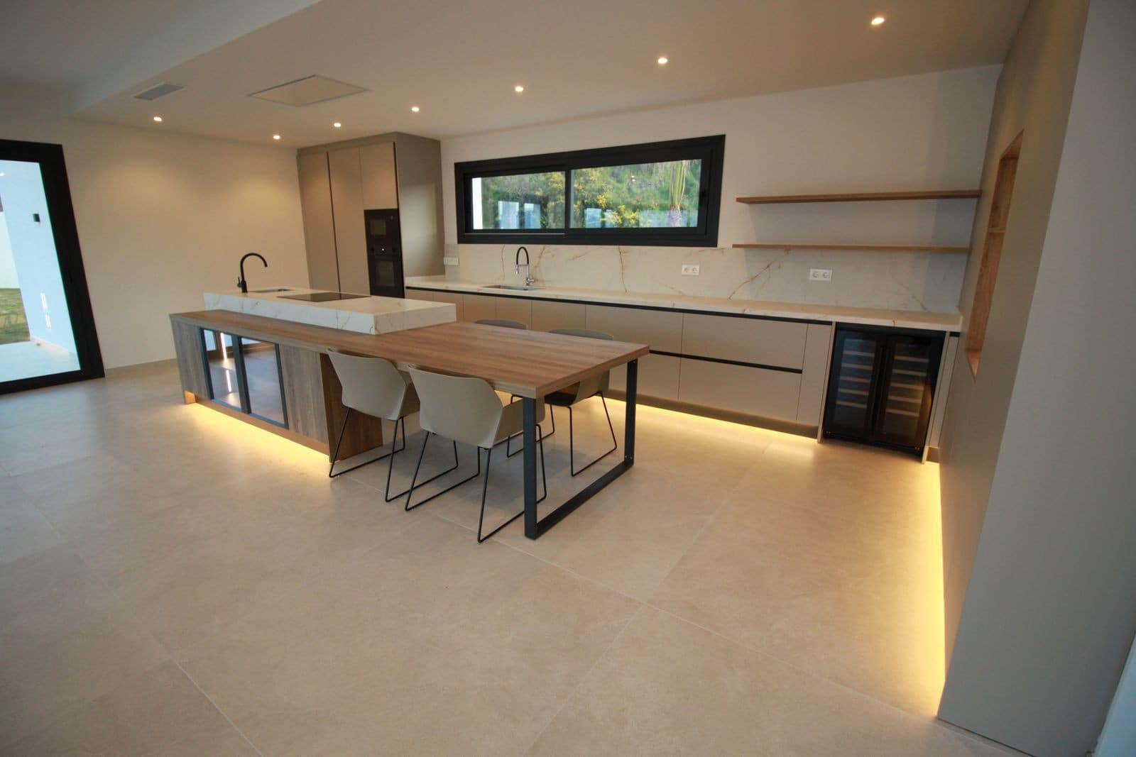 6 makuuhuone Huvila myytävänä paikassa Mijas Costa mukana uima-altaan 
autotalli - 2 295 000 € (Ref: 8926753)