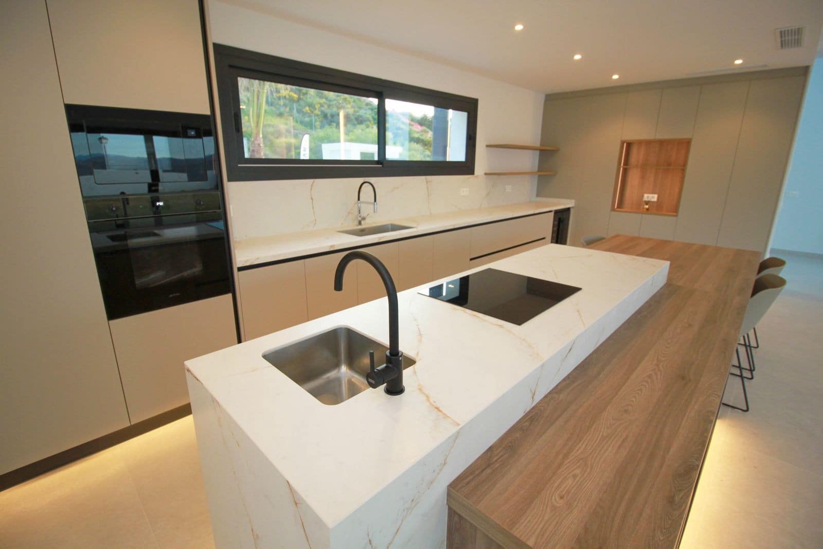 6 makuuhuone Huvila myytävänä paikassa Mijas Costa mukana uima-altaan 
autotalli - 2 295 000 € (Ref: 8926753)